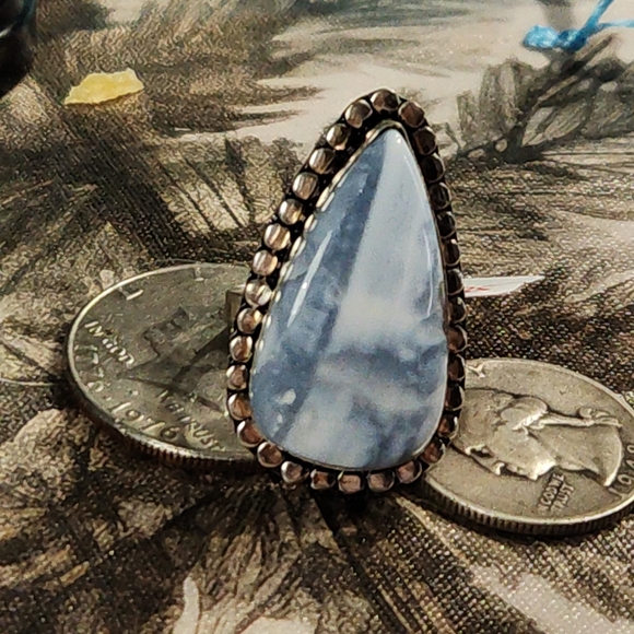 Elegant Silver Ring with Blue Teardrop Stone - Picture 4 of 4